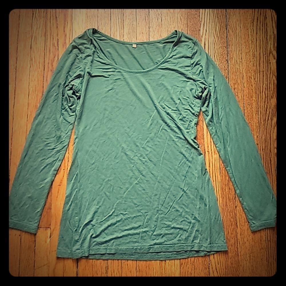 Lot of 2 Long-Sleeved Tees